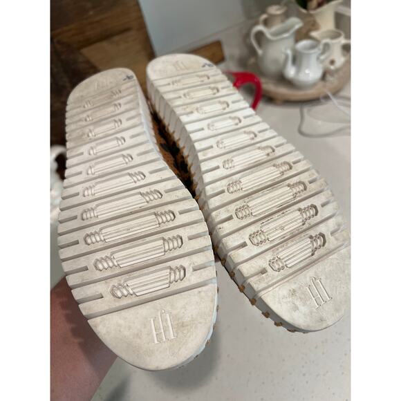 Isle Jacobsen size 37 US 7 cheetah print slip on shoes - Picture 3 of 3